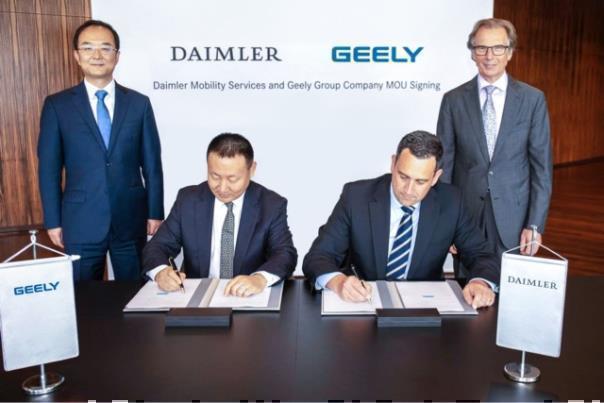 An Conghui, Präsident Geely Holding Group, und Liu Jinliang, Präsident der Geely Group Company sowie Klaus Entenmann, Vorstandsvorsitzender der Daimler Financial Services AG, und Jörg Lamparter, Head of Mobility Services bei Daimler Financial Services.